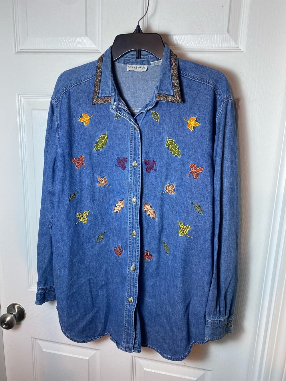 Vintage Gloria Vanderbilt Blue Denim Button-Down Shirt with Embroidered Leaves